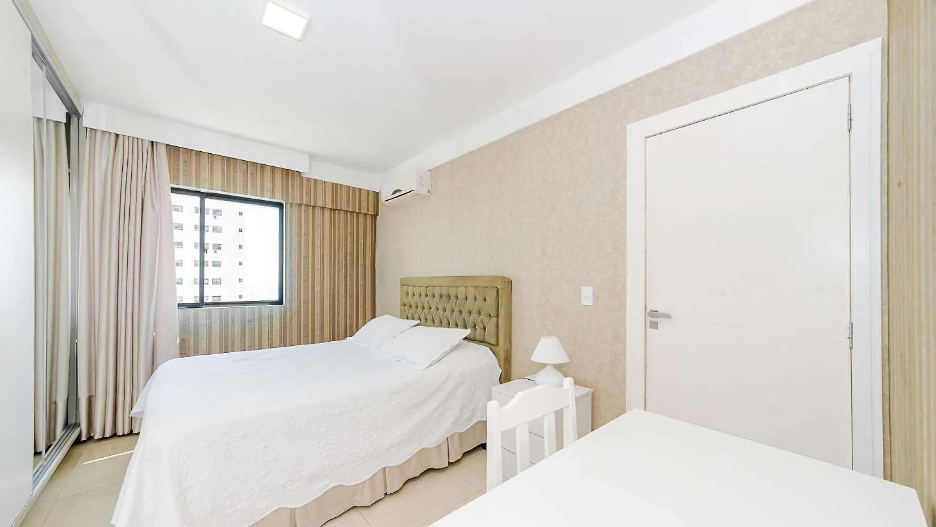3 Suites Linda Vista Da Orla De Bc A 50M Da Praia - Somente Familiares Balneário Camboriú Διαμέρισμα