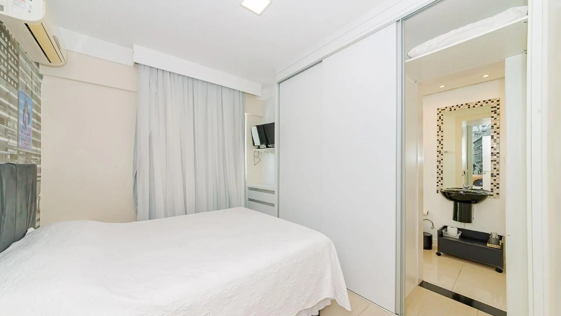 3 Suites Linda Vista Da Orla De Bc A 50M Da Praia - Somente Familiares Balneario Camboriu 0*,